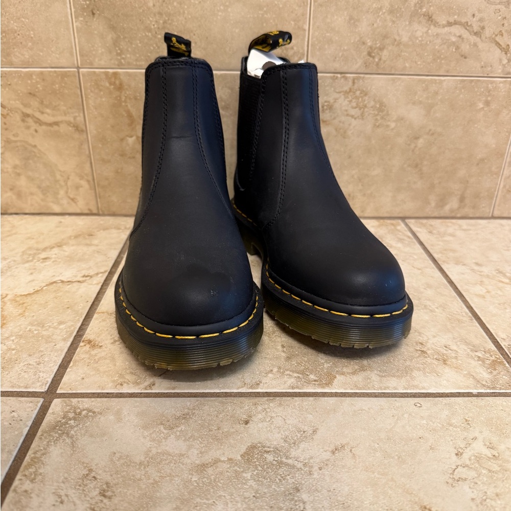 NIB Dr. Martens Black ladies Chelsea boots, sz 8